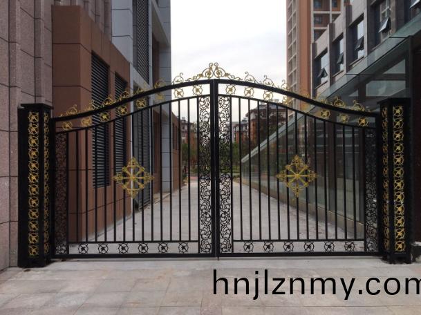 鐵(tie)藝大門廠傢