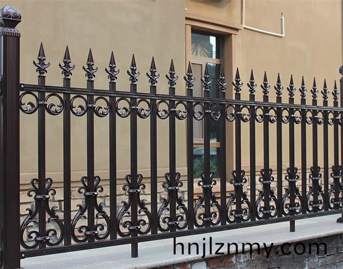  鋁藝(yi)彆墅欄桿