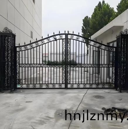 大連鐵藝大(da)門